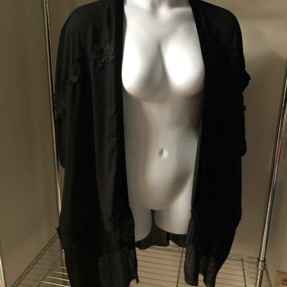LOST INK black pleated floral kimono size L or XL